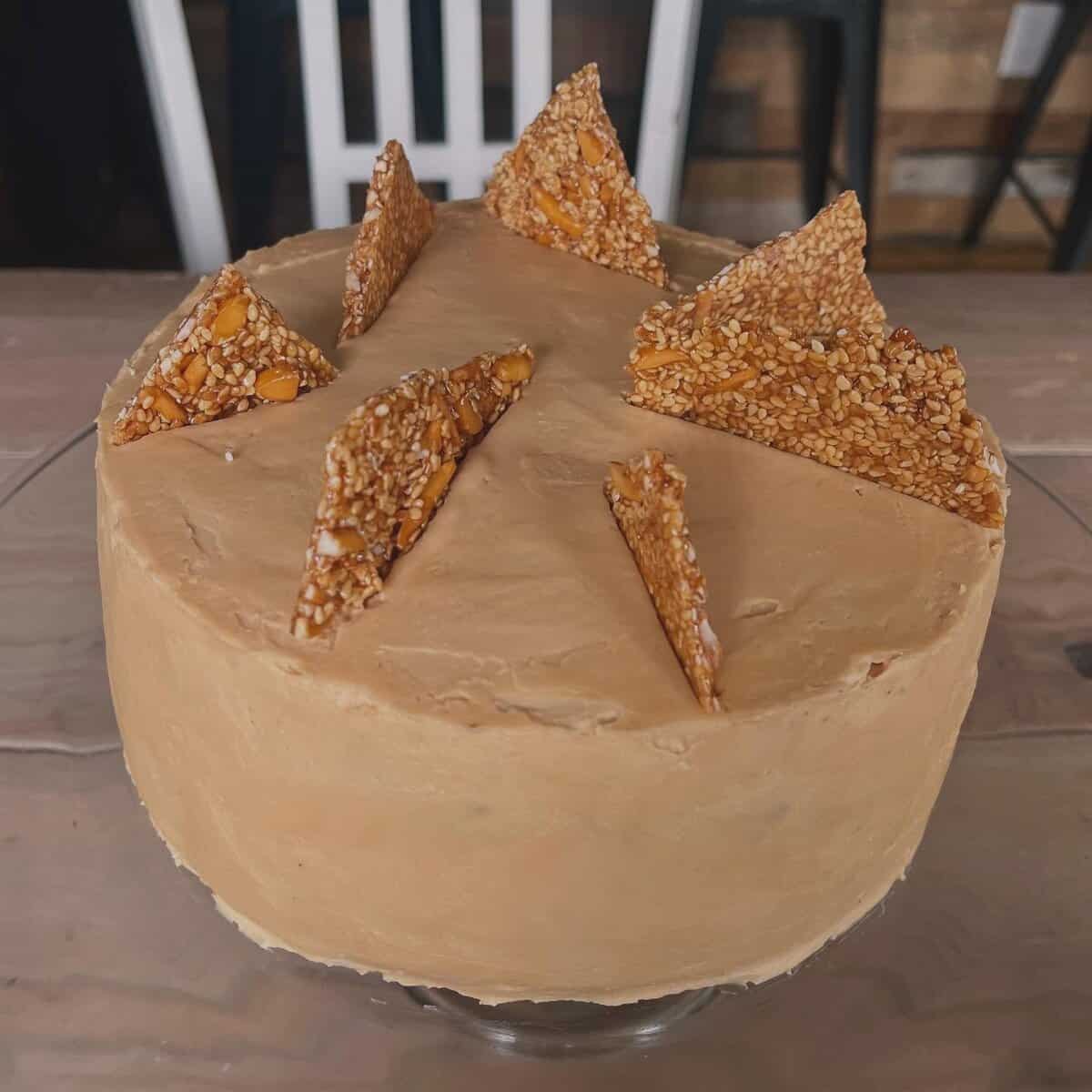 Latest bake: chocolate tahini cake from Molly Yeh + caramel buttercream + sesame brittle for Hayden’s birthday. On a sesame kick lately since I had a life-changing experience with toasted sesame oil and it turns out it’s VERY good with chocolate 🤩
