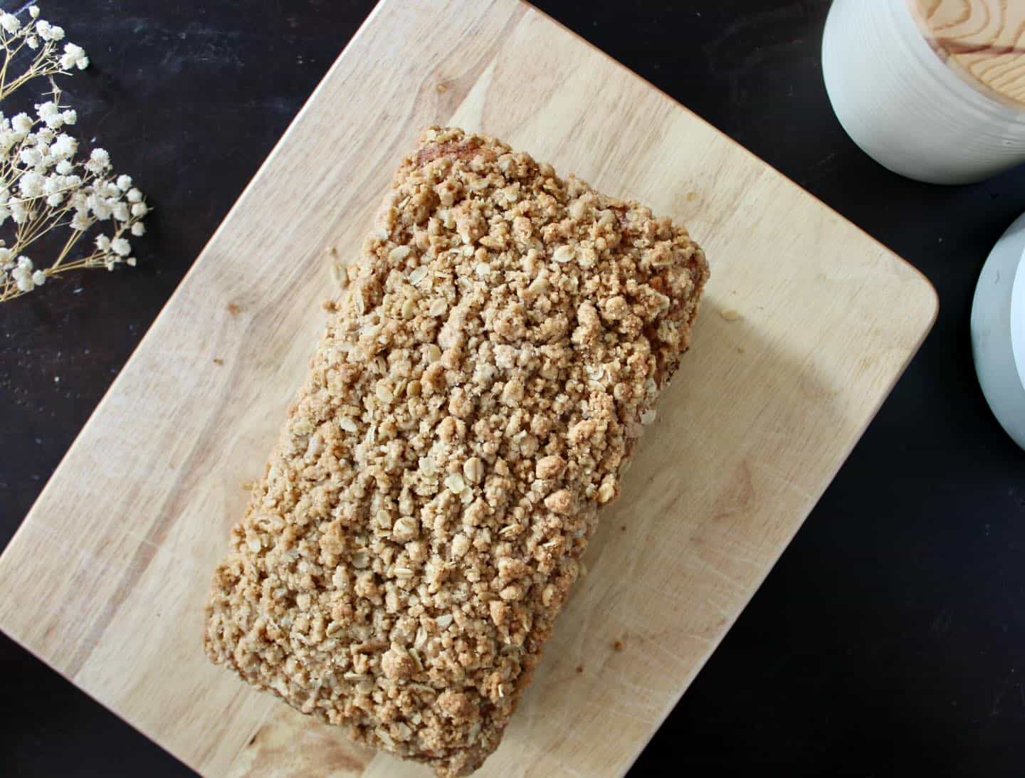 If you also like to be surrounded by baked goods at all times once fall hits 🍂 may I suggest this Maple Streusel Banana Bread. It’s got cinnamon, it’s got crunchy maple-y crumbles, it’s got a whole lot of bananas. Recipe at the link in my bio. #bananabread #fallbaking